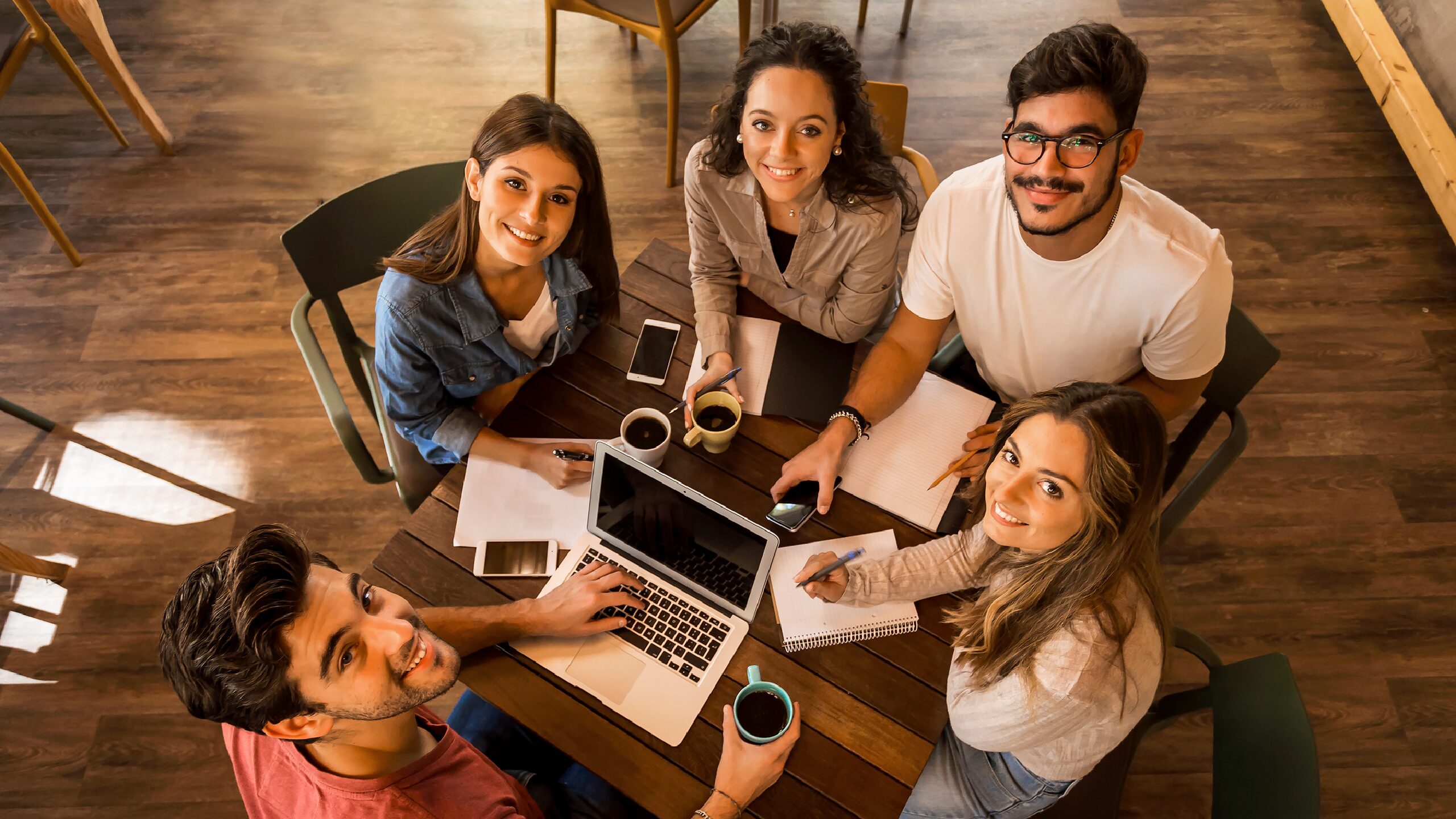 Comment bien réussir sa première année d’alternance : Guide et conseils